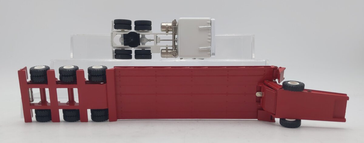 Conrad 1:50 Scale Freigthliner COE Truck with Talbert Lowboy Trailer VG