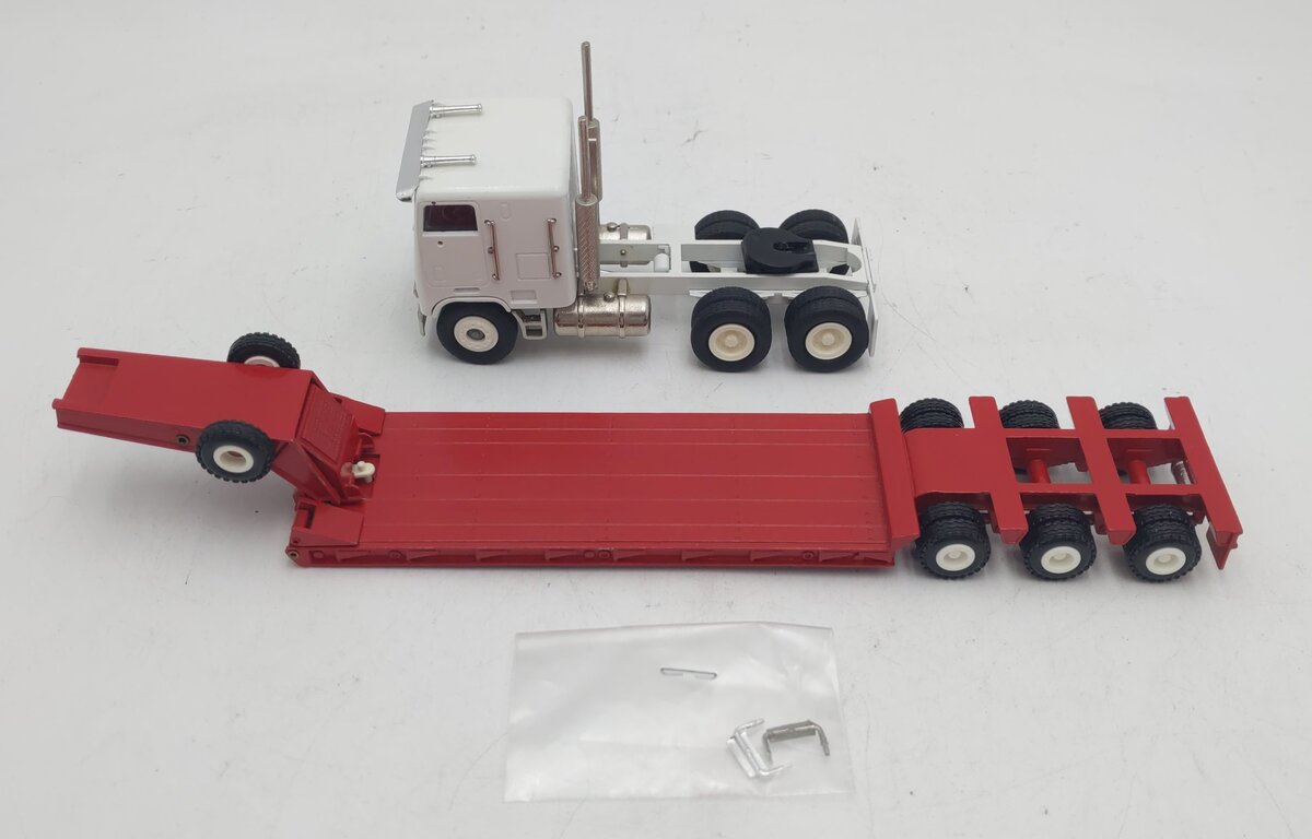 Conrad 1:50 Scale Freigthliner COE Truck with Talbert Lowboy Trailer VG