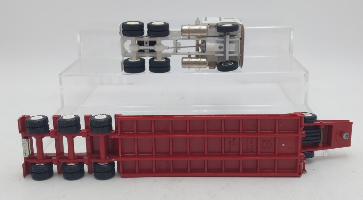 Conrad 1:50 Scale Freigthliner COE Truck with Talbert Lowboy Trailer VG