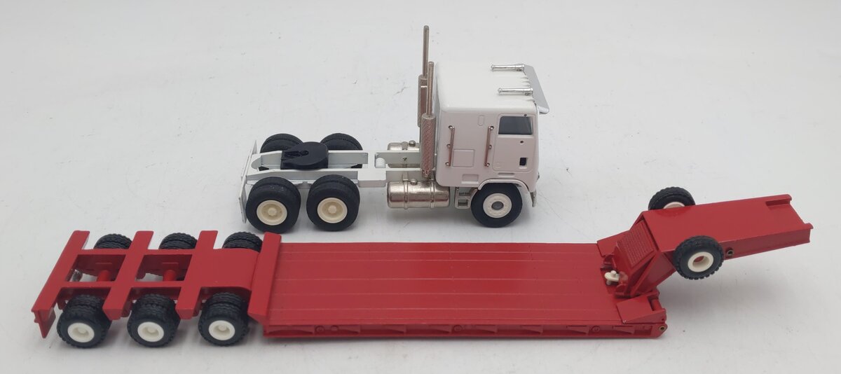 Conrad 1:50 Scale Freigthliner COE Truck with Talbert Lowboy Trailer VG