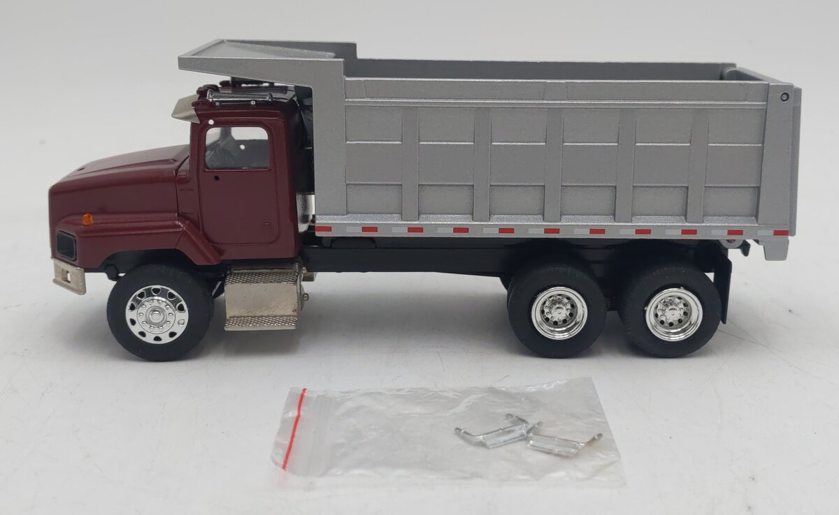 Conrad 1:50 Die-Cast Red International 5000 Dump Truck LN