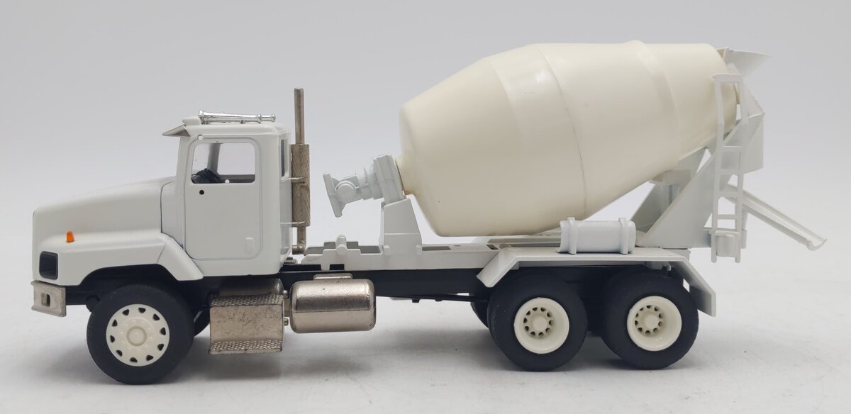 Conrad 1:50 Die-Cast White International 5600 Cement Mixer EX