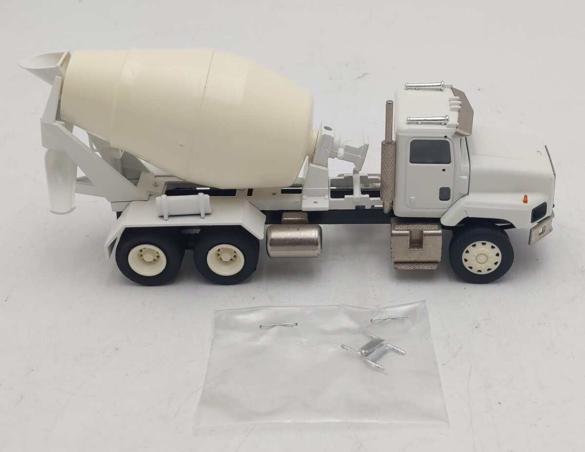 Conrad 1:50 Die-Cast White International 5600 Cement Mixer EX