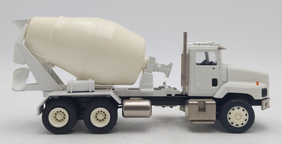 Conrad 1:50 Die-Cast White International 5600 Cement Mixer EX