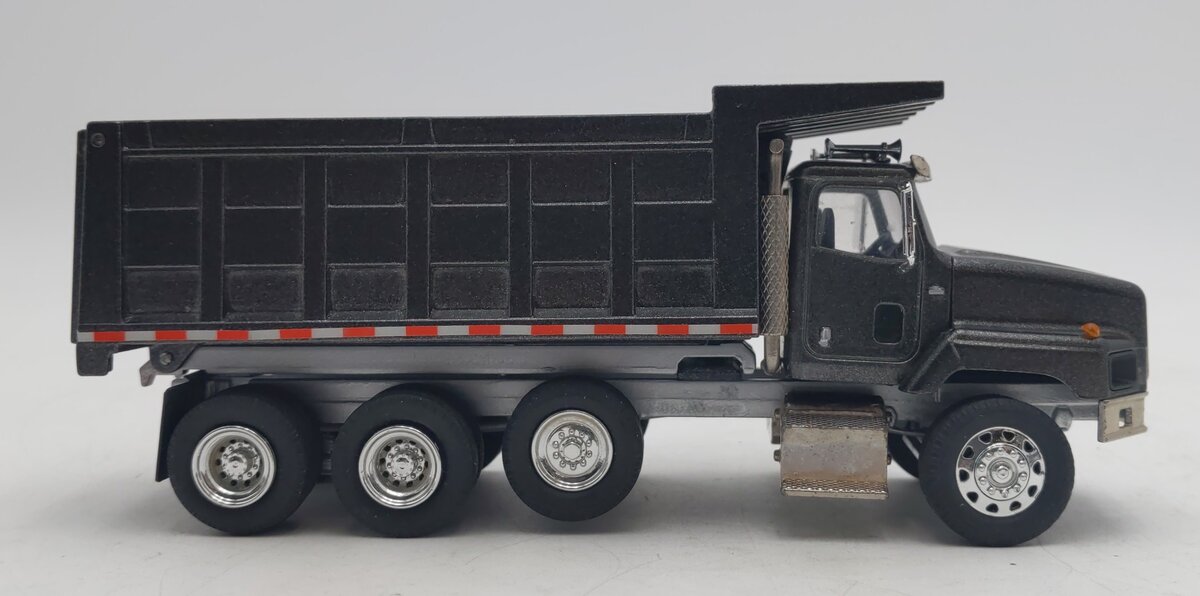 Conrad 1:50 Die-Cast Black International 5600 Dump Truck LN