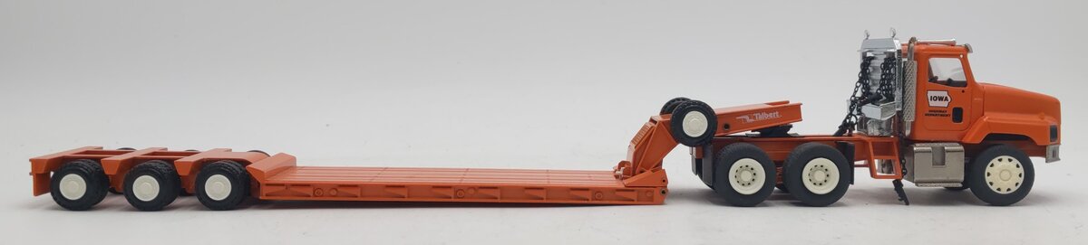 Conrad 1:50 Die-Cast Iowa International 5600i Truck with Lowboy Trailer LN
