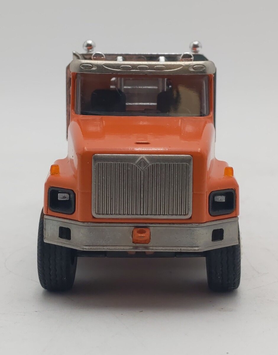 Conrad 1:50 Die-Cast Iowa International 5600i Truck with Lowboy Trailer LN
