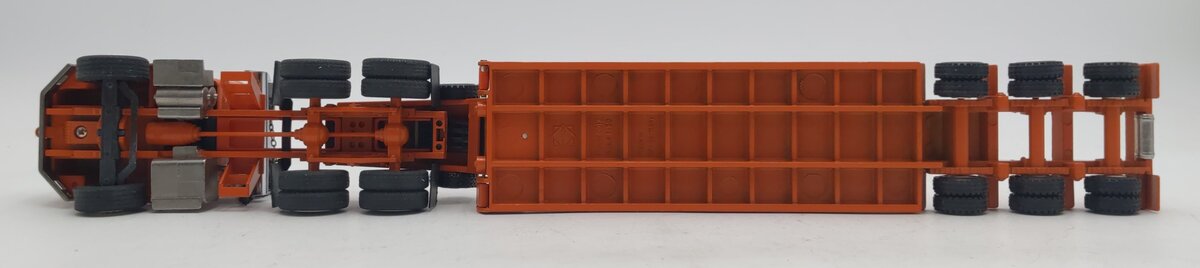 Conrad 1:50 Die-Cast Iowa International 5600i Truck with Lowboy Trailer LN