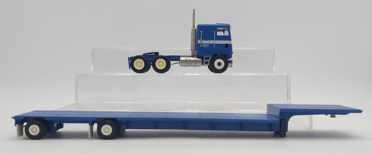 Conrad 3505/01 1:50 Scale Die-Cast Keen Freightliner Semi and Trailer EX