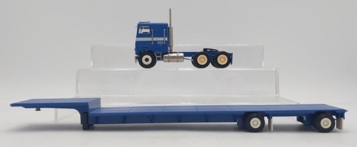 Conrad 3505/01 1:50 Scale Die-Cast Keen Freightliner Semi and Trailer EX