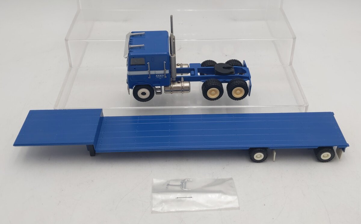 Conrad 3505/01 1:50 Scale Die-Cast Keen Freightliner Semi and Trailer EX