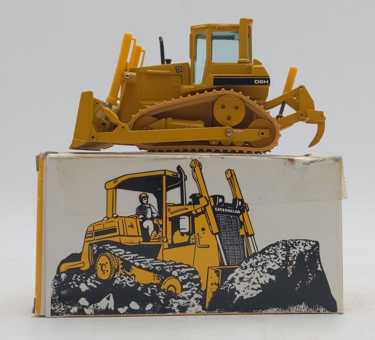 Conrad 2851 1:50 Scale Diecast Caterpillar D6H Track-Type Tractor With Ripper EX/Box