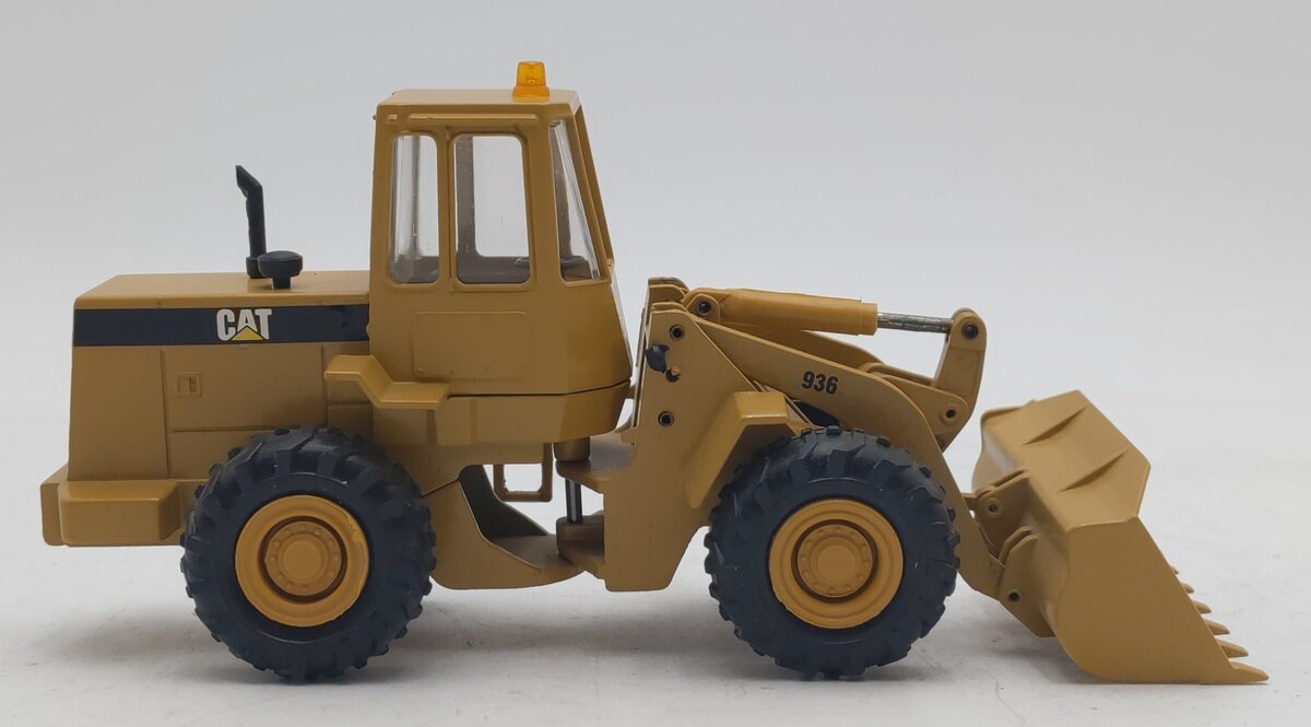 Conrad 2886 1:50 Die-Cast Caterpillar 936 Wheel Loader/Box