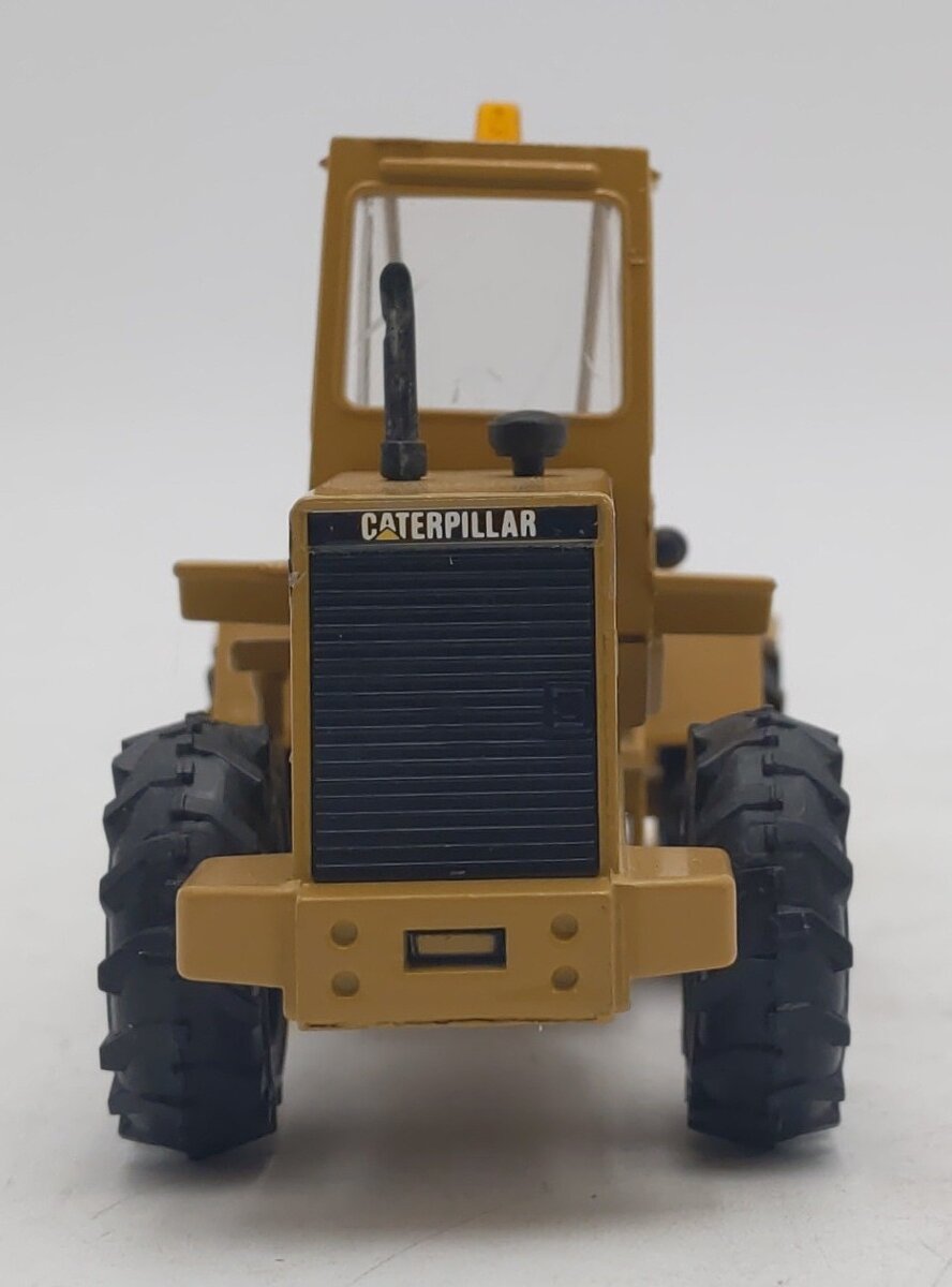 Conrad 2886 1:50 Die-Cast Caterpillar 936 Wheel Loader/Box