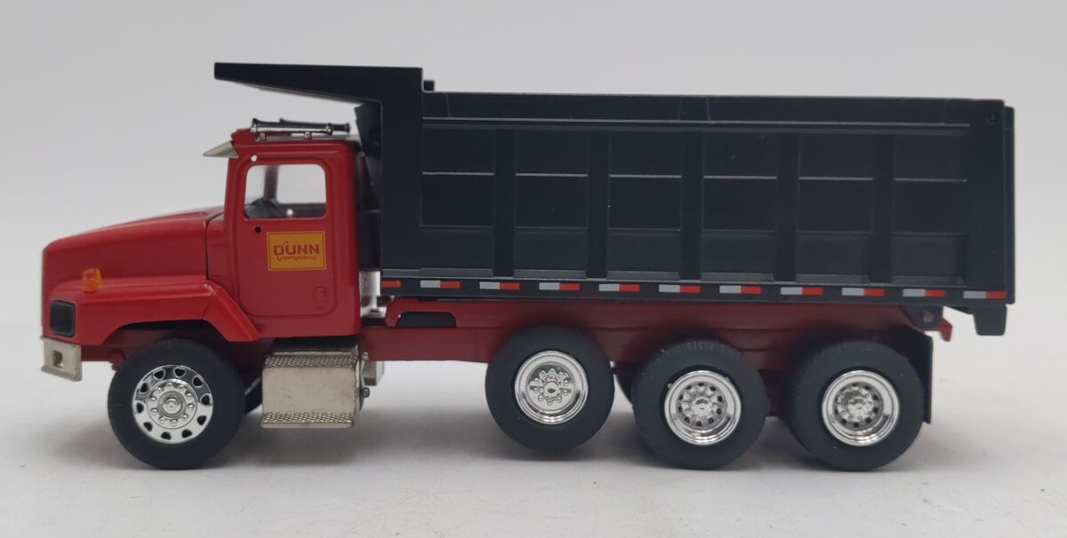 Conrad 1:50 Die-Cast Dunn International 5600 Dump Truck LN