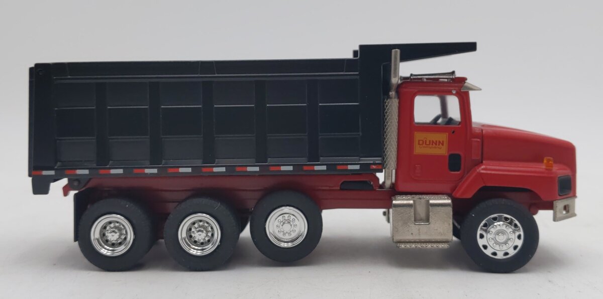Conrad 1:50 Die-Cast Dunn International 5600 Dump Truck LN