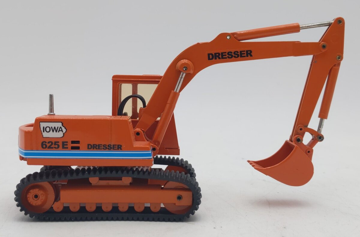 Conrad 1:50 Die-Cast Iowa Dresser 625E Excavator EX