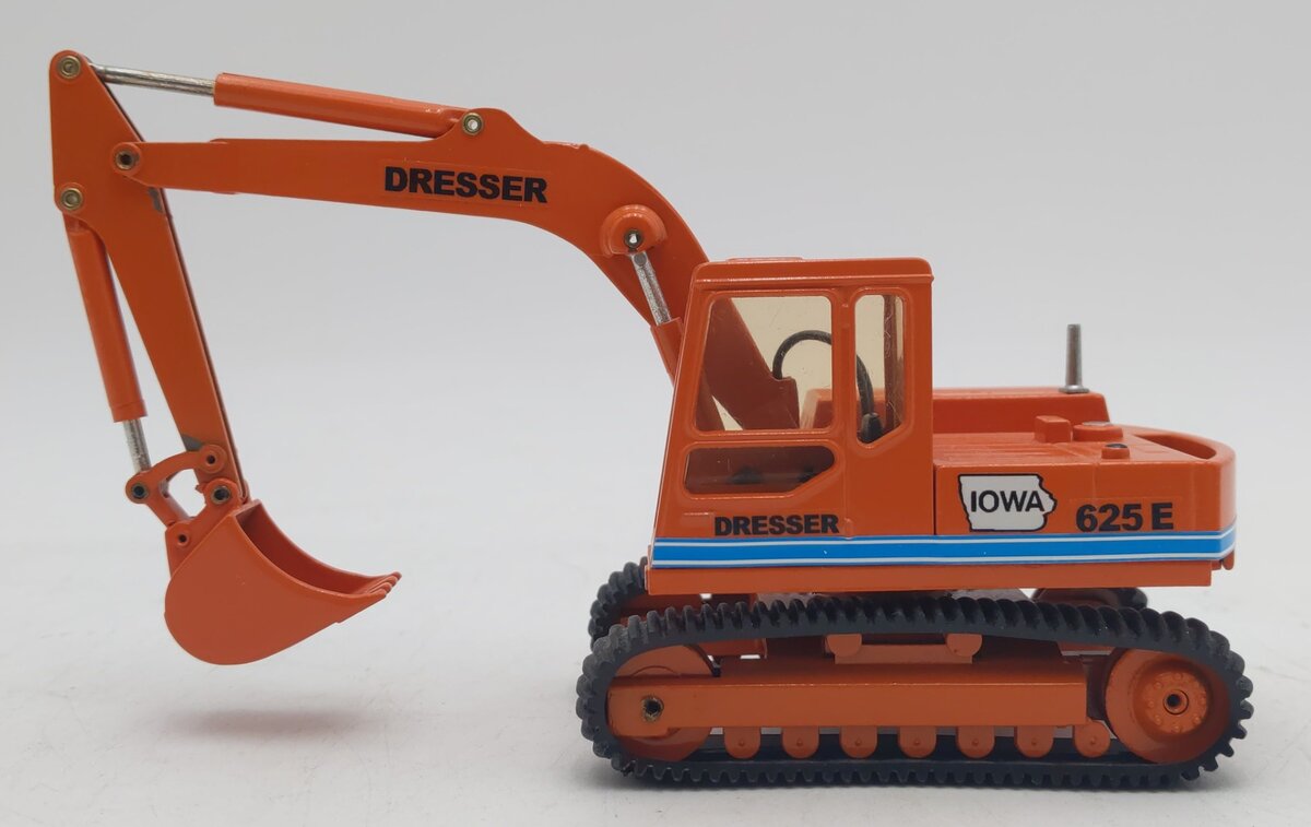 Conrad 1:50 Die-Cast Iowa Dresser 625E Excavator EX