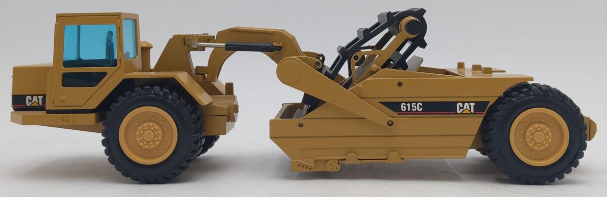 NZG 260 1:50 Scale Diecast Caterpillar 615C Wheel Tractor w/Elevating Scraper LN