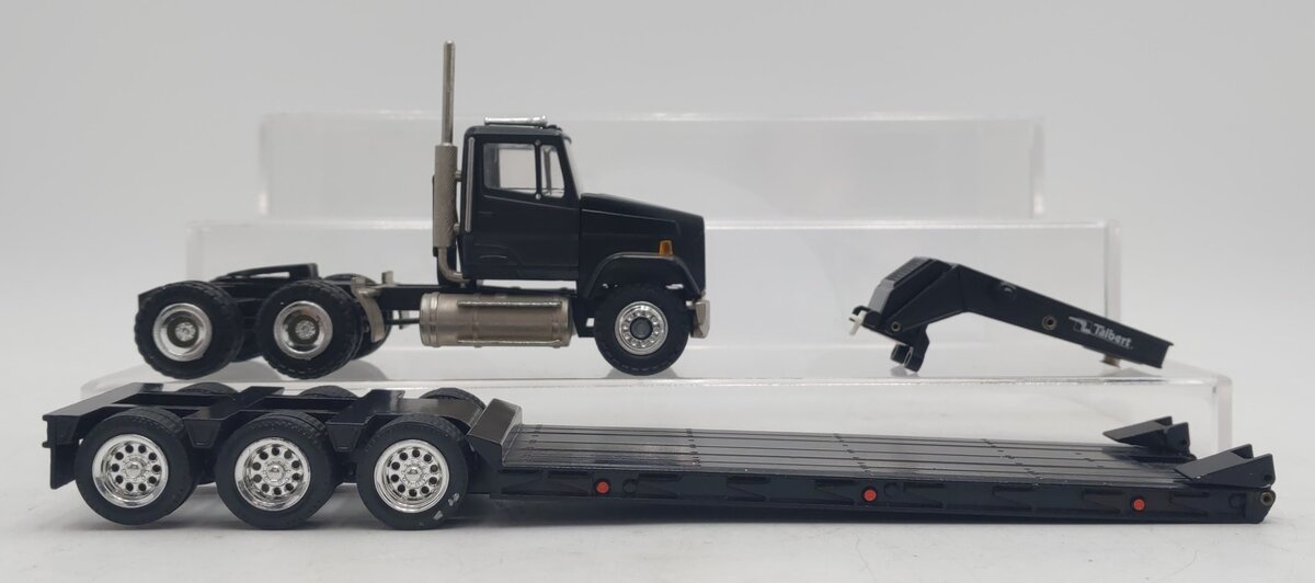 Conrad 3512 1:50 Scale Freigthliner Truck with Talbert Low Loader EX