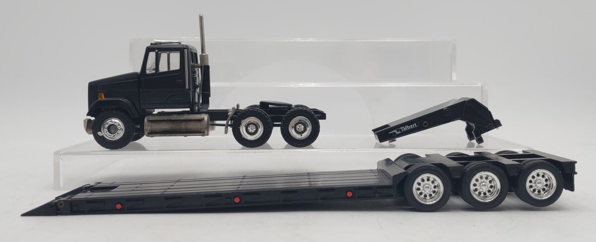 Conrad 3512 1:50 Scale Freigthliner Truck with Talbert Low Loader EX