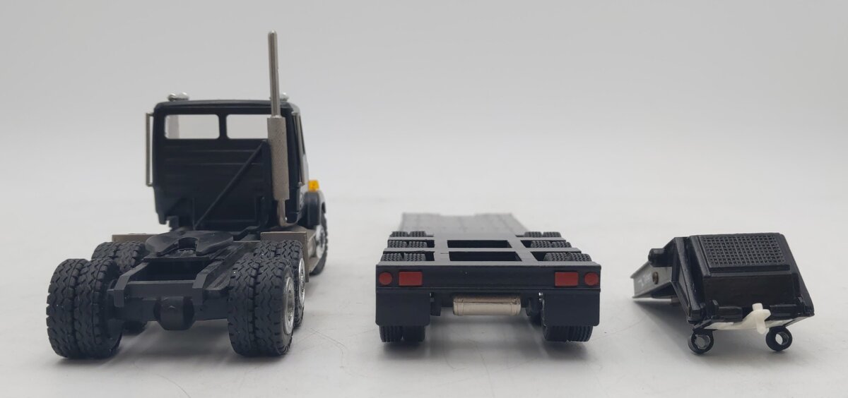 Conrad 3512 1:50 Scale Freigthliner Truck with Talbert Low Loader EX
