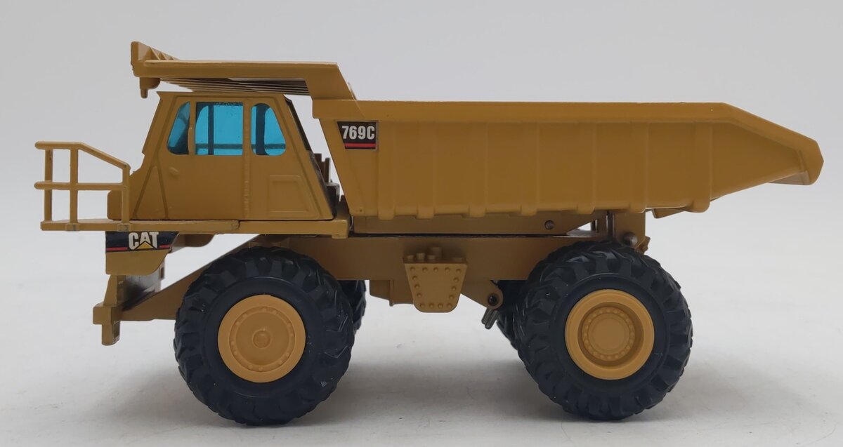 NZG 222 1:50 769C Caterpillar Dump Truck EX/Box