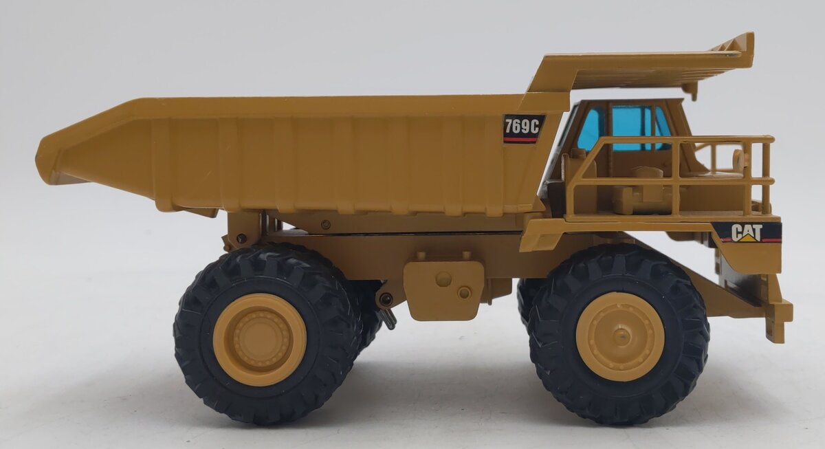 NZG 222 1:50 769C Caterpillar Dump Truck EX/Box