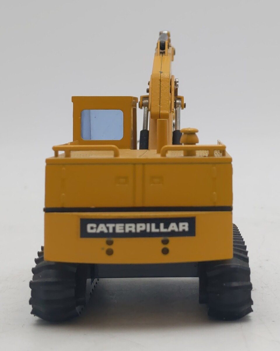NZG 190 1:50 Caterpillar 215 Hydraulic Excavator with Hammer EX/Box