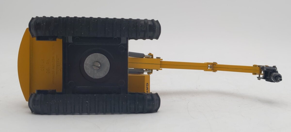NZG 190 1:50 Caterpillar 215 Hydraulic Excavator with Hammer EX/Box