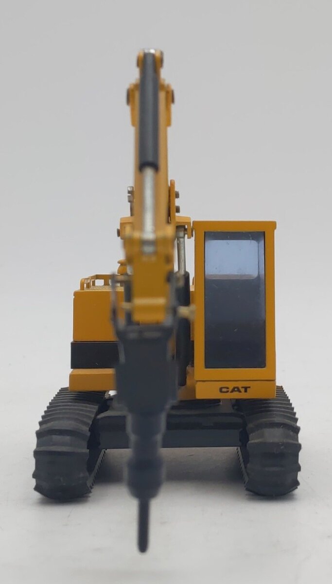 NZG 190 1:50 Caterpillar 215 Hydraulic Excavator with Hammer EX/Box