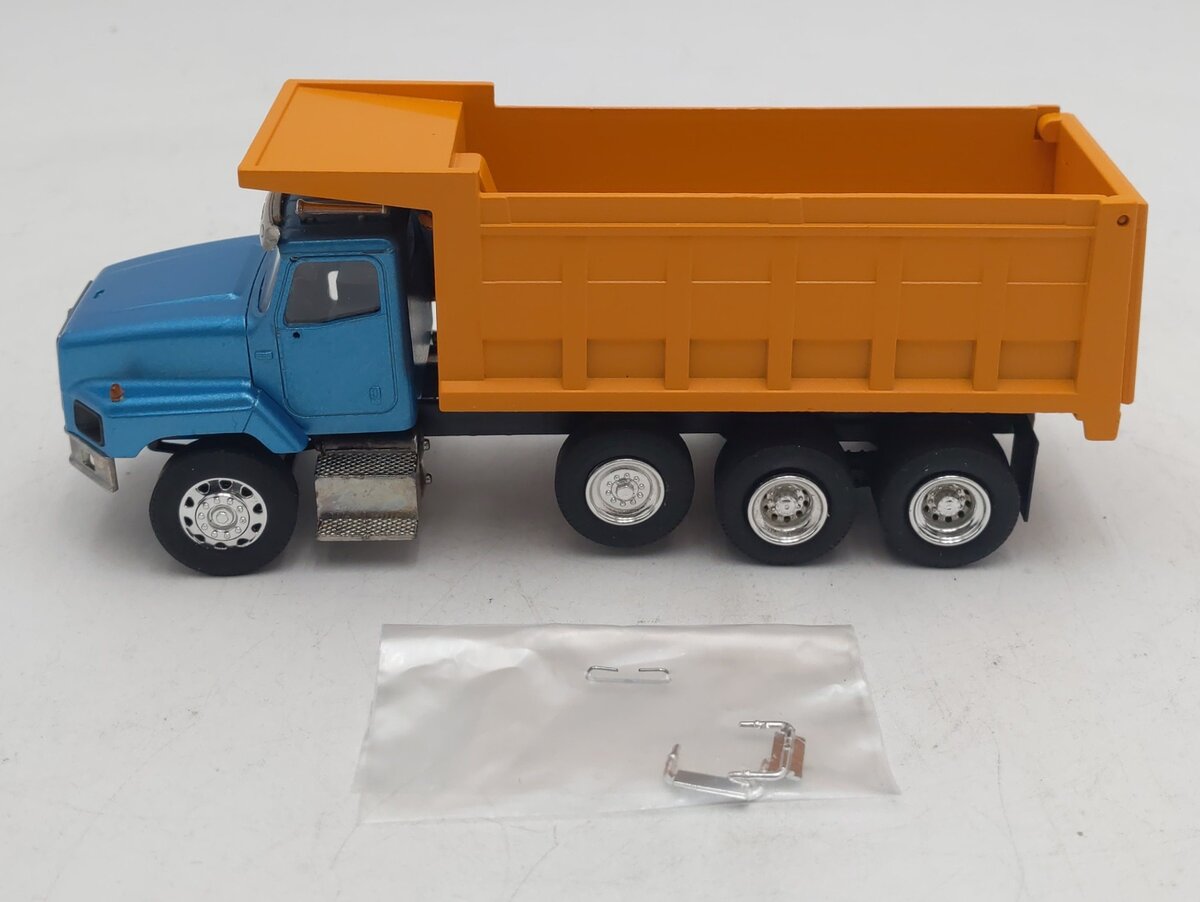 Conrad 1:50 Blue & Yellow International 5600 Dump Truck EX