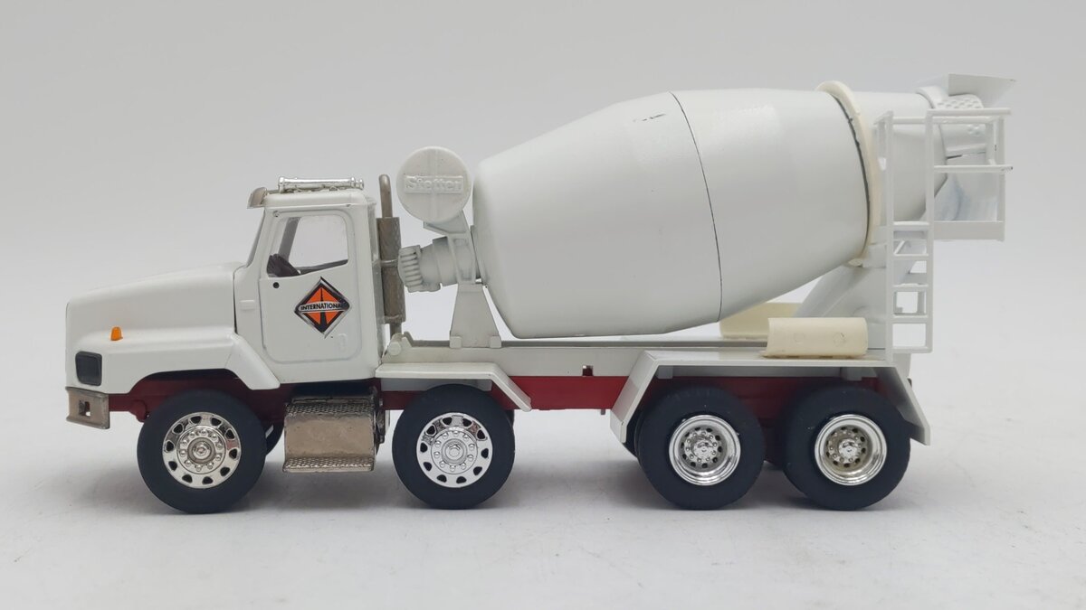 Conrad 1:50 Die-Cast International 5600 Mixer Truck VG