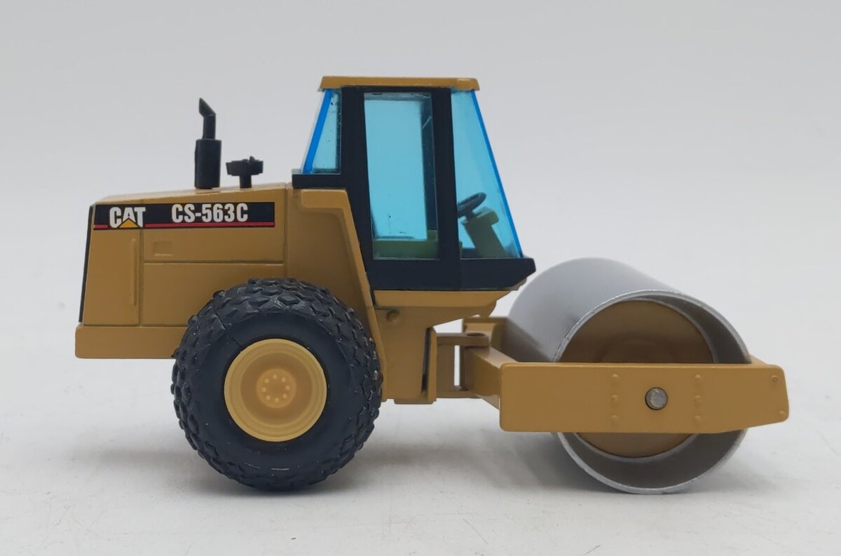 NZG 401/2 1:50 Die-Cast Caterpillar CS-563C Vibratory Soil Compactor EX