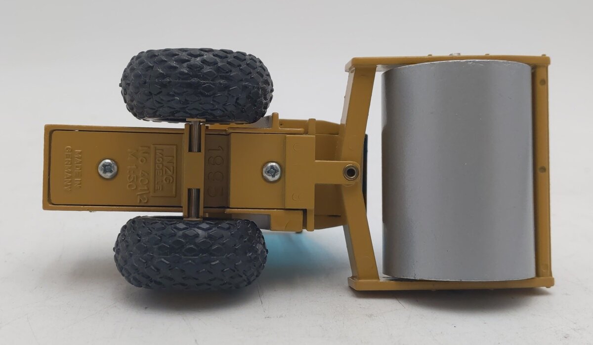 NZG 401/2 1:50 Die-Cast Caterpillar CS-563C Vibratory Soil Compactor EX