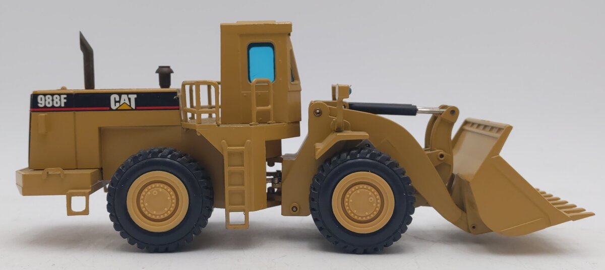 NZG 167 1:50 Caterpillar 988B Wheel-Type Loader VG/Box