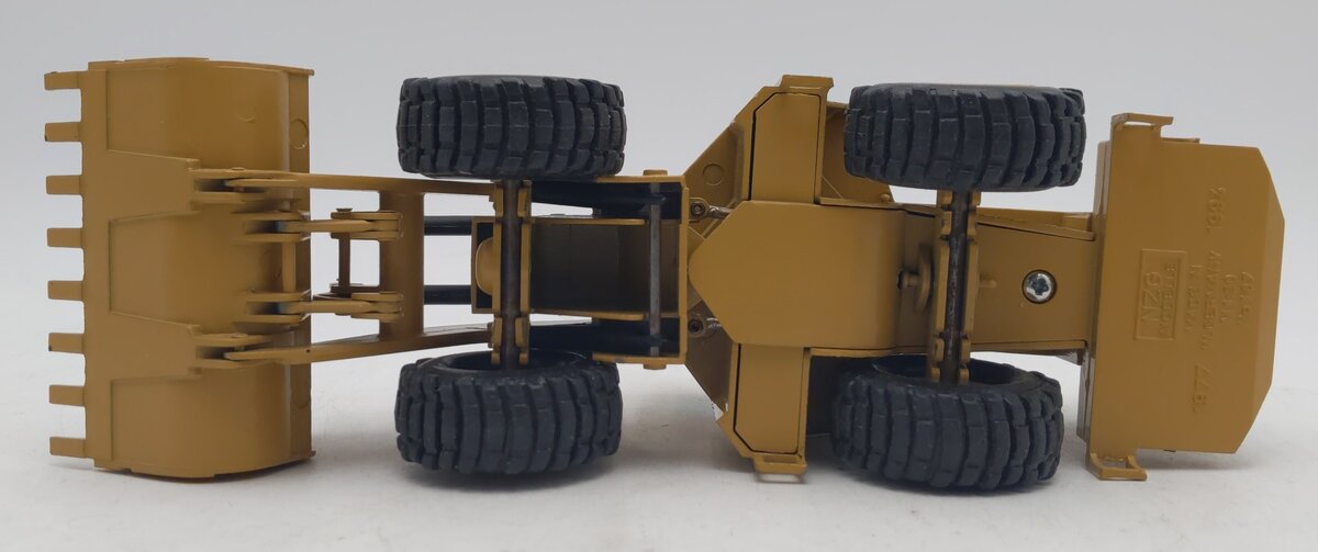 NZG 167 1:50 Caterpillar 988B Wheel-Type Loader VG/Box