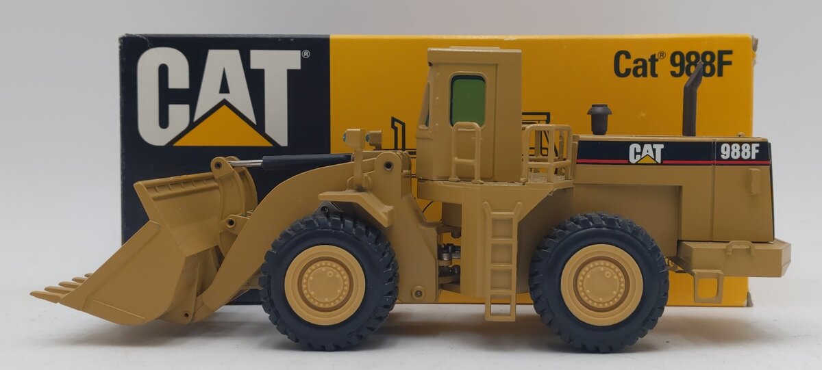 NZG 167 1:50 Caterpillar 988B Wheel-Type Loader VG/Box