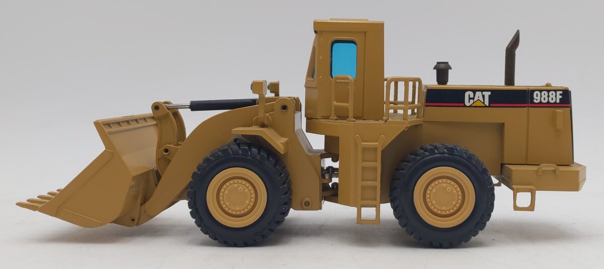 NZG 167 1:50 Caterpillar 988B Wheel-Type Loader VG/Box