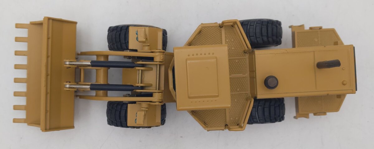 NZG 167 1:50 Caterpillar 988B Wheel-Type Loader VG/Box