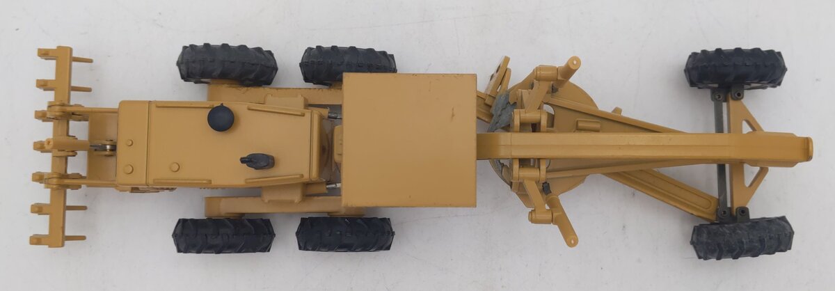 NZG 387 1:50 16G Caterpillar Motor Grader VG/Box