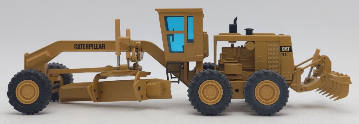 NZG 387 1:50 16G Caterpillar Motor Grader VG/Box