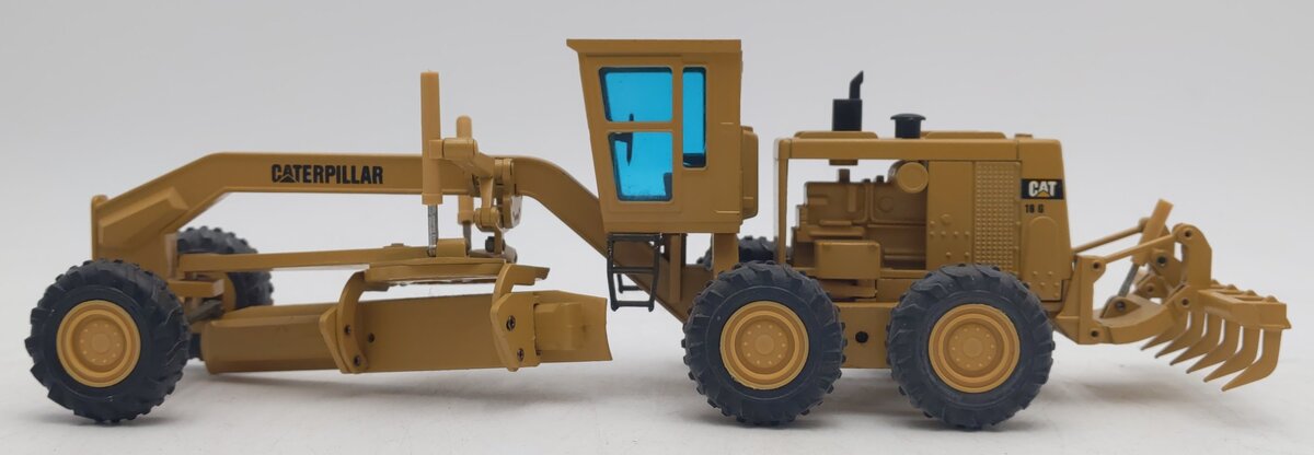 NZG 387 1:50 16G Caterpillar Motor Grader VG/Box