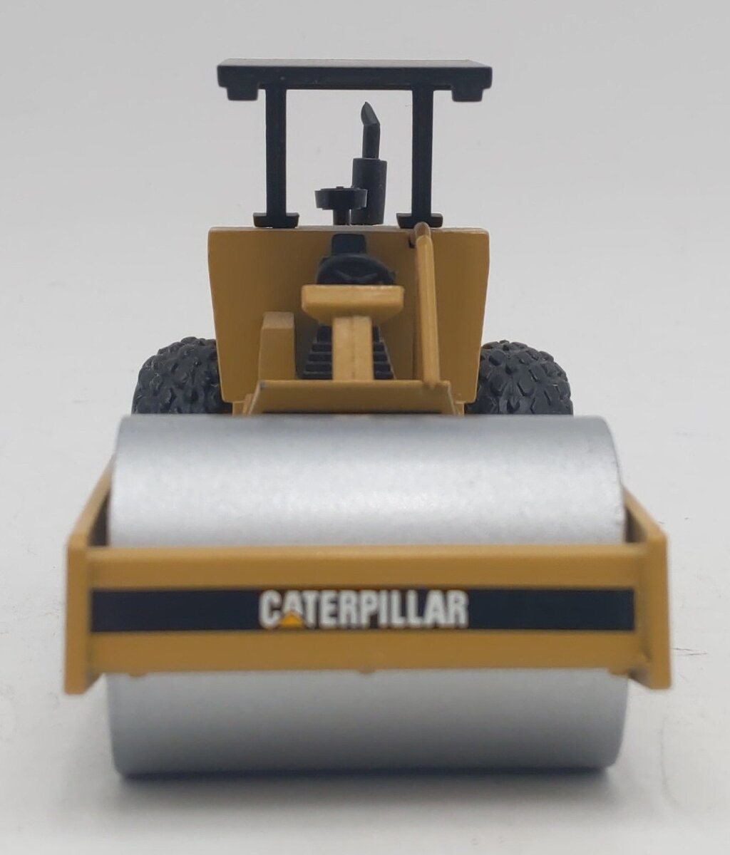 NZG 402 1:50 Caterpillar CS-583C Vibratory Soil Compactor EX/Box