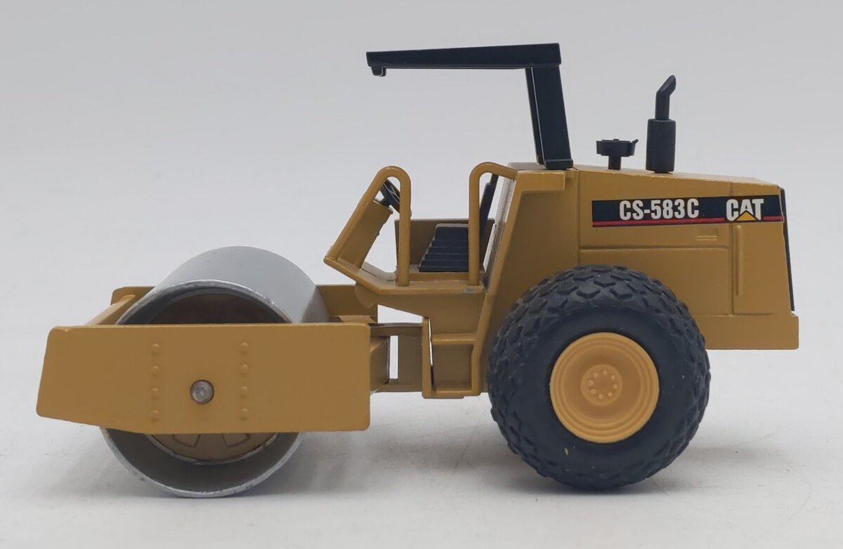 NZG 402 1:50 Caterpillar CS-583C Vibratory Soil Compactor EX/Box