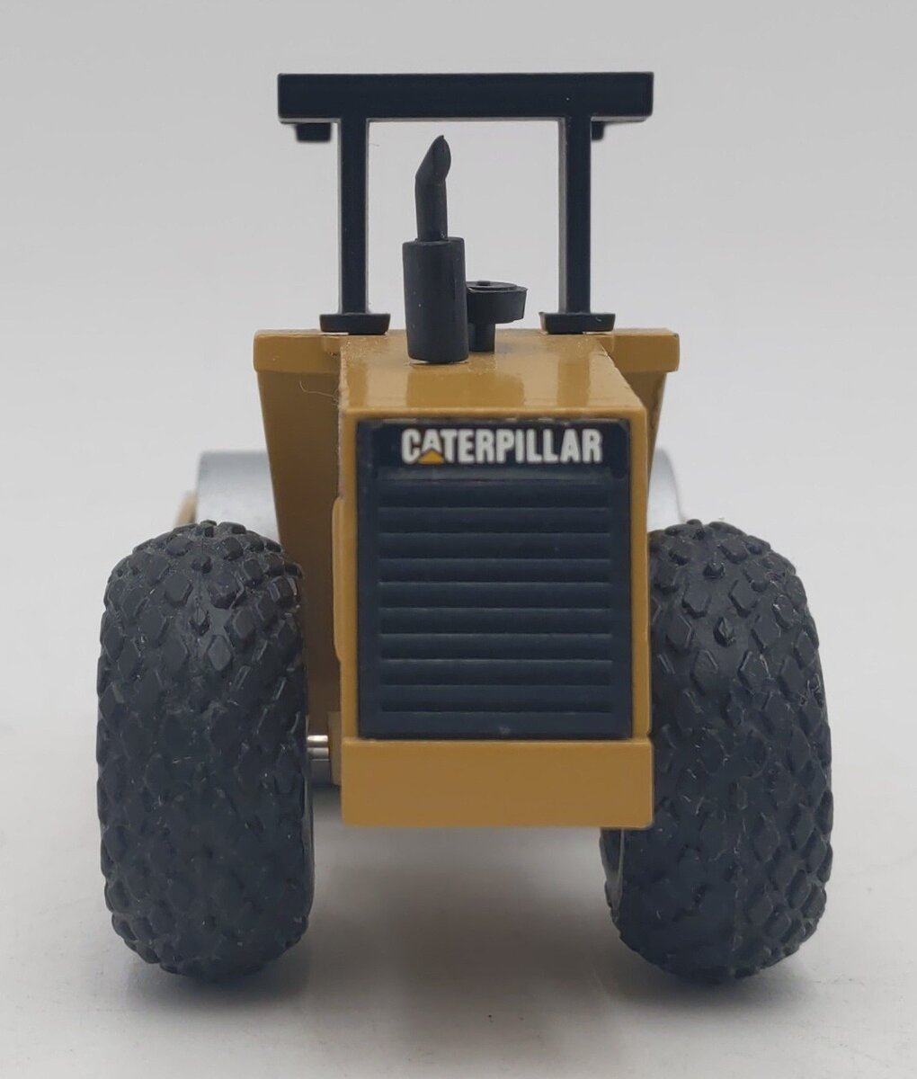 NZG 402 1:50 Caterpillar CS-583C Vibratory Soil Compactor EX/Box