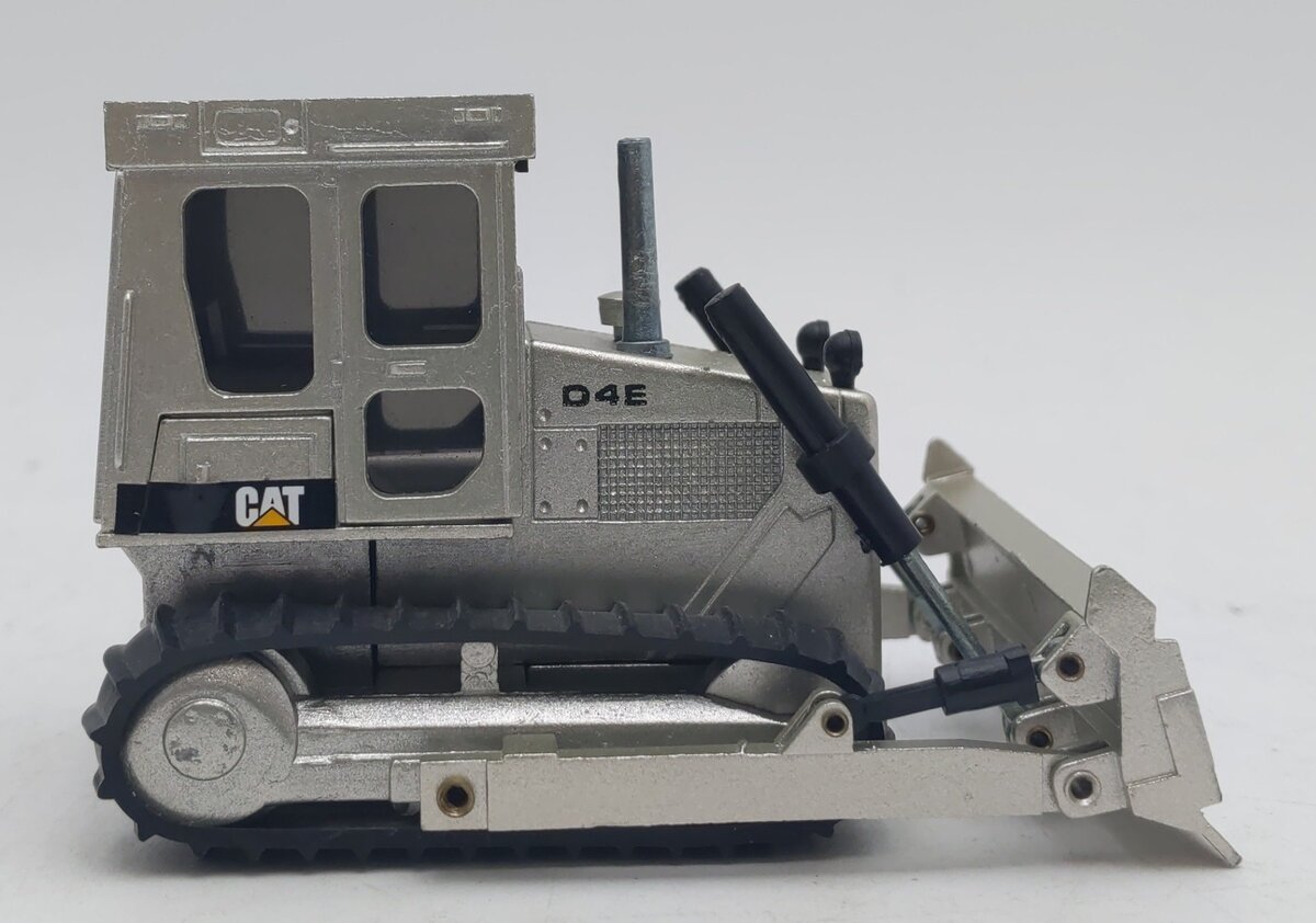 NZG 205 1:50 Scale NZG 35th Anniversary Caterpillar D4E Dozer LN