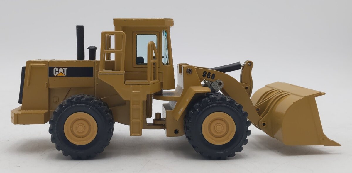 NZG 237 1:50 Caterpillar 966D Wheel Loader EX/Box