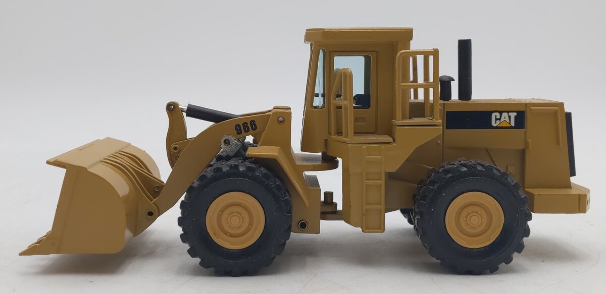 NZG 237 1:50 Caterpillar 966D Wheel Loader EX/Box