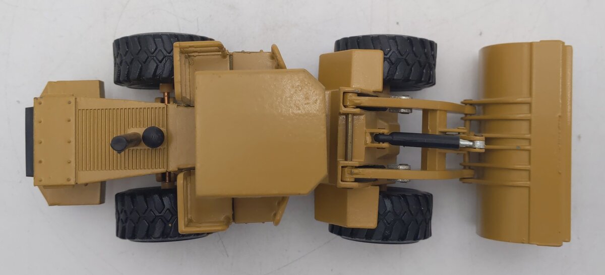 NZG 237 1:50 Caterpillar 966D Wheel Loader EX/Box